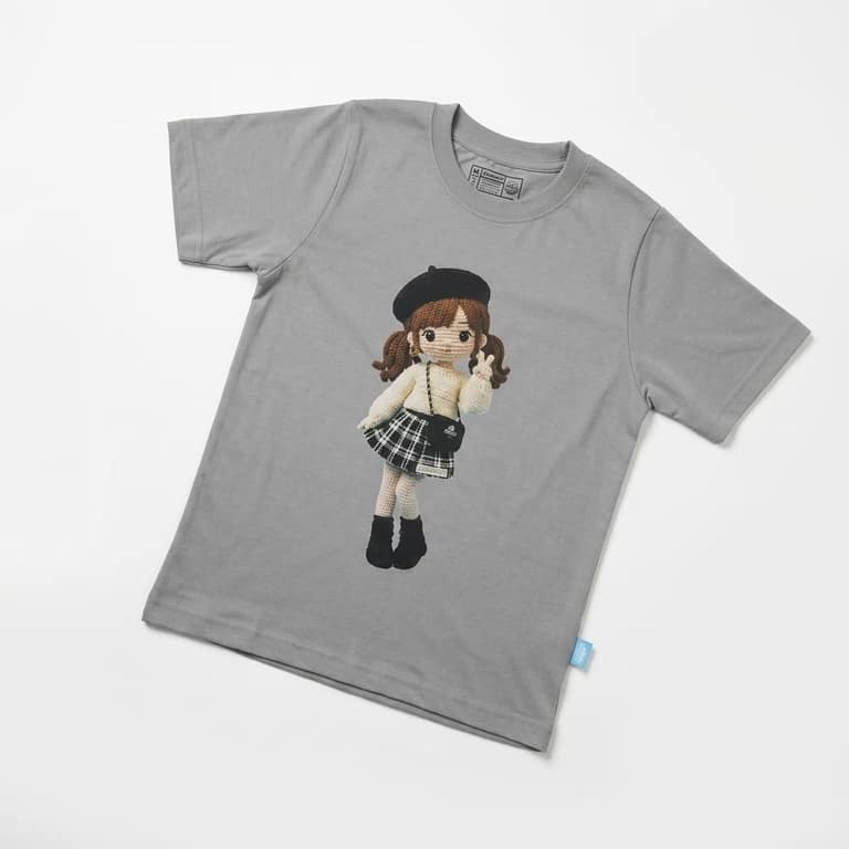 Kaos Boneka Gadis Beret - warna Abu-abu
